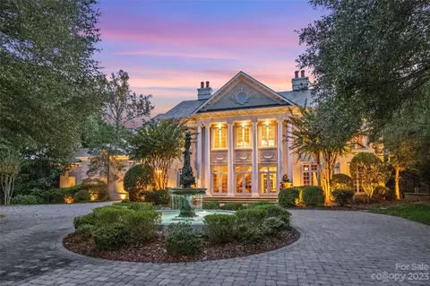 4424 Fox Brook Ln, Charlotte, NC 28211