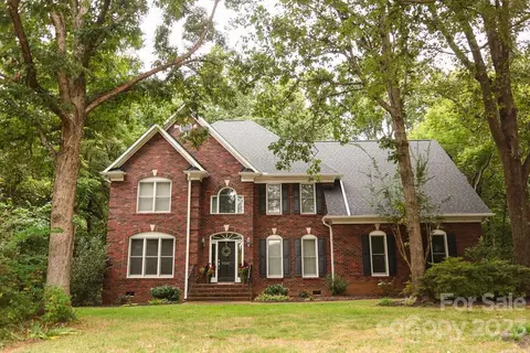5501 Silchester Ln, Charlotte, NC 28215
