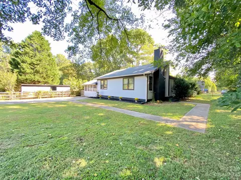 5901 Potter Rd, Matthews, NC 28104