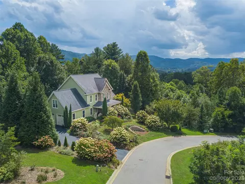 34 Carden Dr, Weaverville, NC 28787