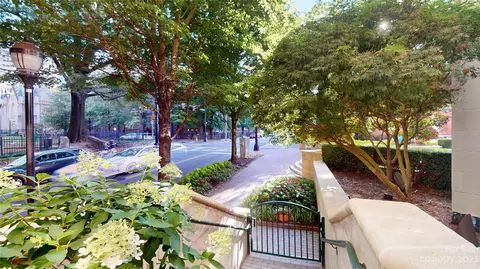 300 W 5th 111 St #111, Charlotte, NC 28202