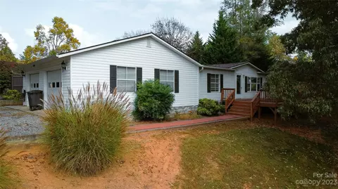 50 Drexel Rd, Hendersonville, NC 28739