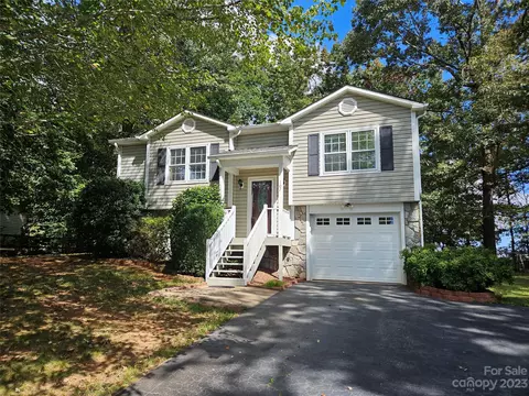 107 Woodlea Dr, Morganton, NC 28655