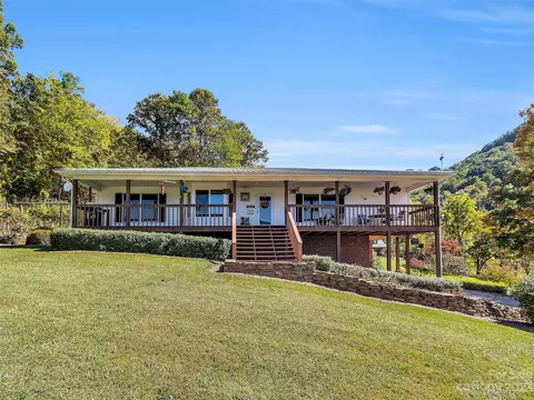 863 Asbury Rd, Waynesville, NC 28785