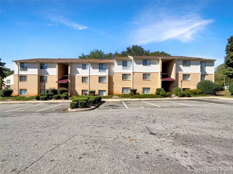 4811 Spring Lake Dr, Charlotte, NC 28212