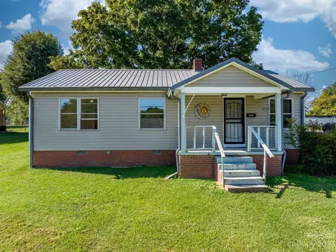 802 E Klutz St, Maiden, NC 28650