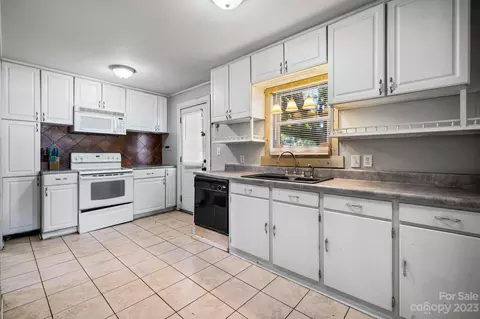802 E Klutz St, Maiden, NC 28650 photo 6