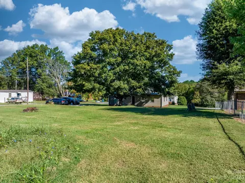 802 E Klutz St, Maiden, NC 28650 photo 36