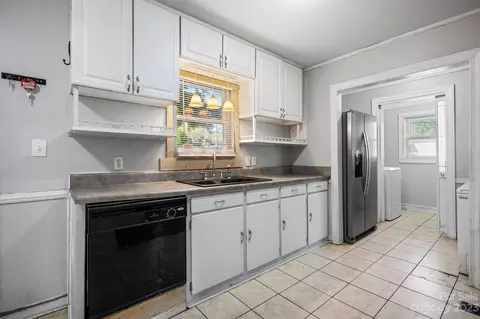 802 E Klutz St, Maiden, NC 28650 photo 8