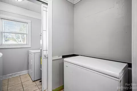802 E Klutz St, Maiden, NC 28650 photo 11