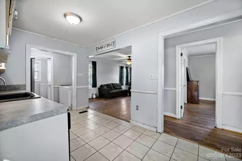 802 E Klutz St, Maiden, NC 28650 photo 9