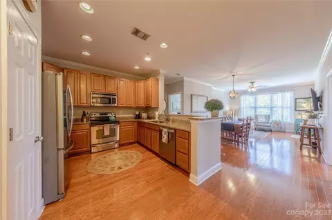 1000 E Woodlawn 410 Rd #410, Charlotte, NC 28209