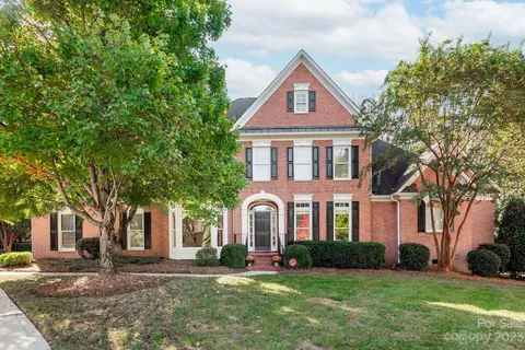 8613 Aberdeen Wood Ct, Charlotte, NC 28226