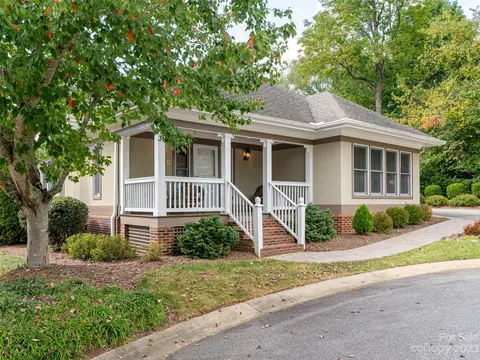 31 Creekside Way, Asheville, NC 28804