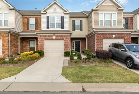 2477 Diplomat Ln, Charlotte, NC 28210