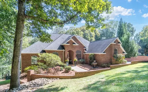 244 Heronwood Rd, Statesville, NC 28677