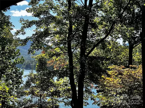302 Ridge Rd, Lake Lure, NC 28746
