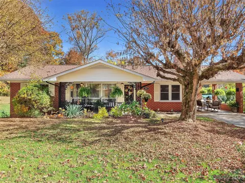 800 Woodfield Dr, Waynesville, NC 28786