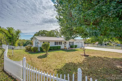241 Highland Ave, Mooresboro, NC 28114