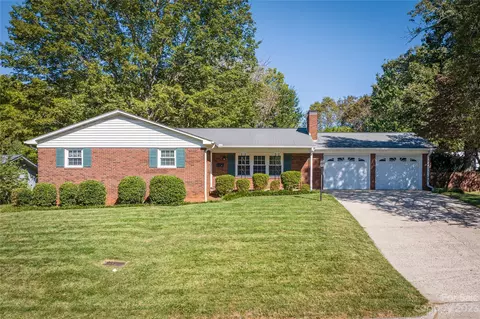 302 N Terrace Pl, Morganton, NC 28655