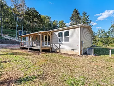 151 Brookside St, Clyde, NC 28721 photo 4