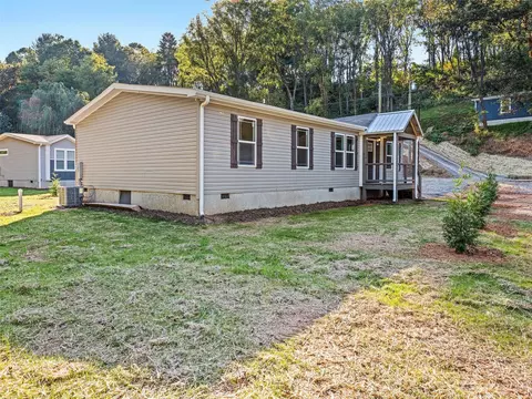 151 Brookside St, Clyde, NC 28721 photo 2