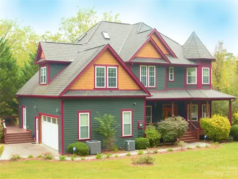 611 New Haw Creek Rd, Asheville, NC 28805
