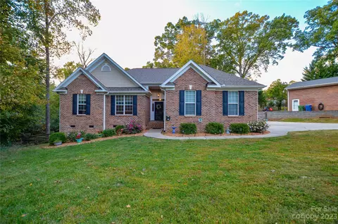 402 Harmony Ln, Mount Holly, NC 28120