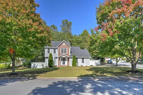28 Southchase Dr, Fletcher, NC 28732