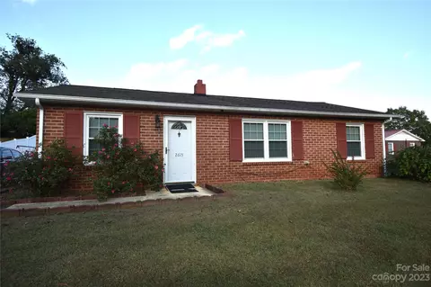 2615 Tumbleweed Dr, Lenoir, NC 28645