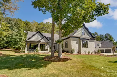 16428 Crosshaven Dr, Charlotte, NC 28278