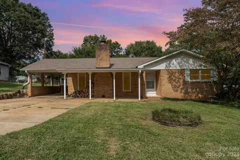 53 Pinecrest Dr, Concord, NC 28027