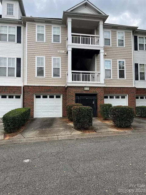 6774 Mallard Park Dr, Charlotte, NC 28262