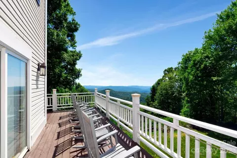 308 Flat Mountain Rd, Lenoir, NC 28645