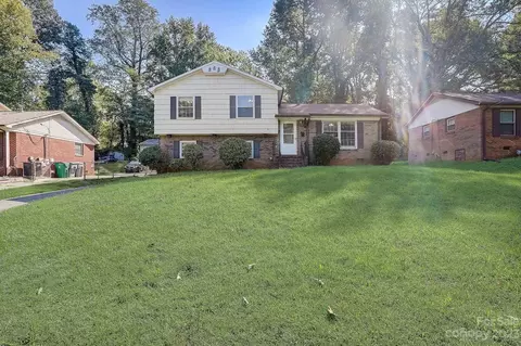 1715 Weststone Dr, Charlotte, NC 28208