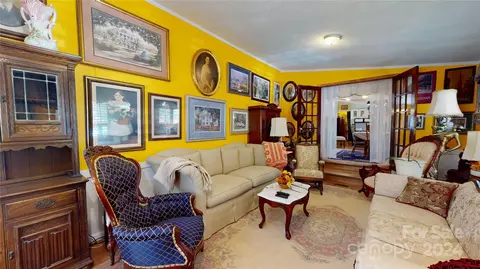 Living - 91 Apache Path, Marion, NC 28752 photo 5 of 7