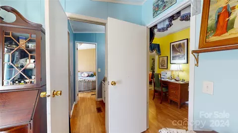 Entry Way - 91 Apache Path, Marion, NC 28752 photo 2 of 2