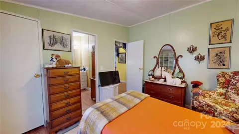 Bedroom - 91 Apache Path, Marion, NC 28752 photo 5 of 6