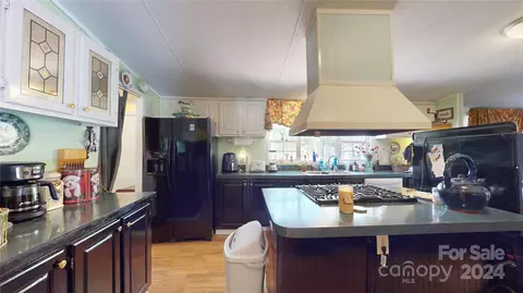 Kitchen - 91 Apache Path, Marion, NC 28752 photo 4 of 7