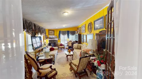 Living - 91 Apache Path, Marion, NC 28752 photo 2 of 7
