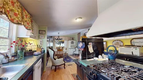 Kitchen - 91 Apache Path, Marion, NC 28752 photo 3 of 7