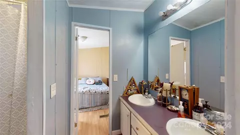 Bath - 91 Apache Path, Marion, NC 28752 photo 4 of 6