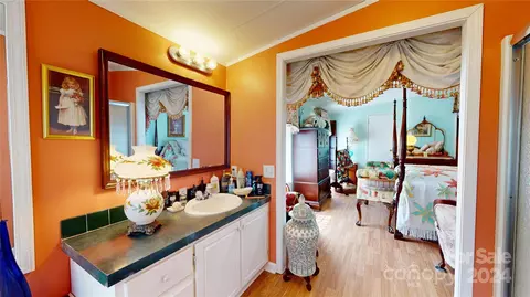 Bath - 91 Apache Path, Marion, NC 28752 photo 3 of 6