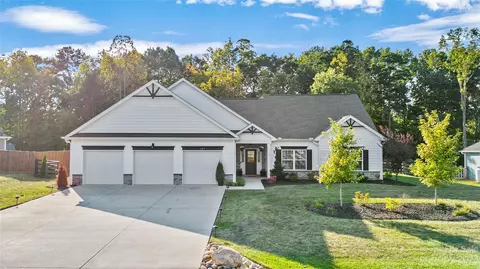 157 Windstone Dr, Troutman, NC 28166