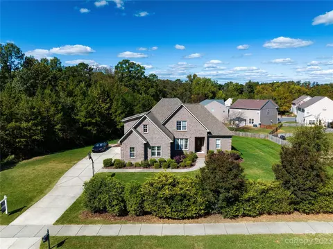 4002 Crismark Dr, Indian Trail, NC 28079