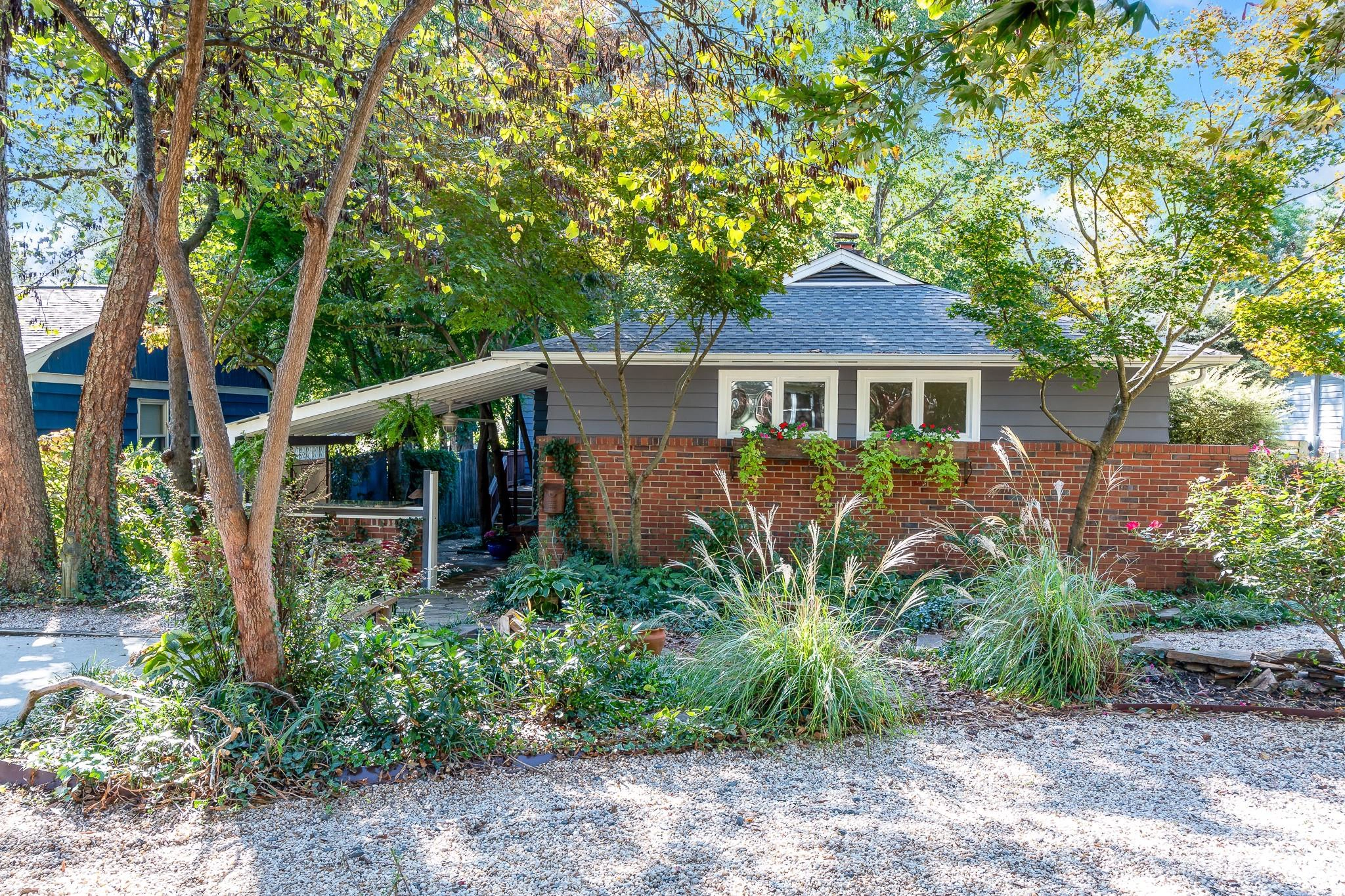 1404 Cortland E Rd E  