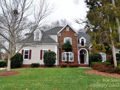 10100 Deer Brook Ln, Charlotte, NC 28210