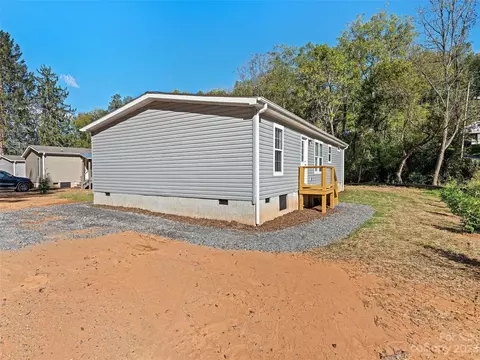 165 Brookside St, Clyde, NC 28721 photo 4
