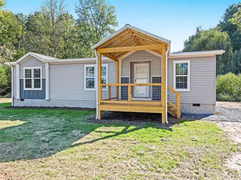 165 Brookside St, Clyde, NC 28721