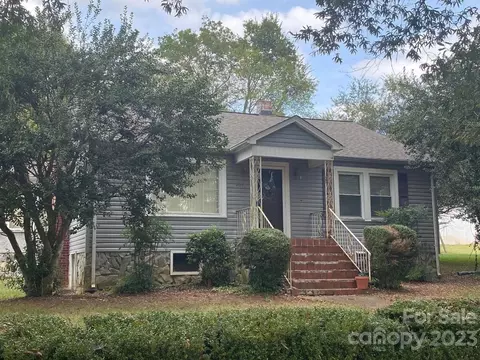 2908 Newton Dr, Statesville, NC 28677